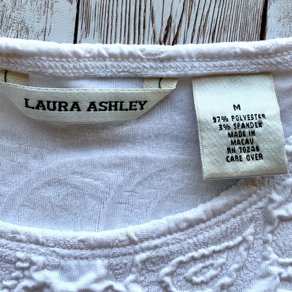 Laura Ashley sleeveless popcorn white tank cami - Picture 3 of 4
